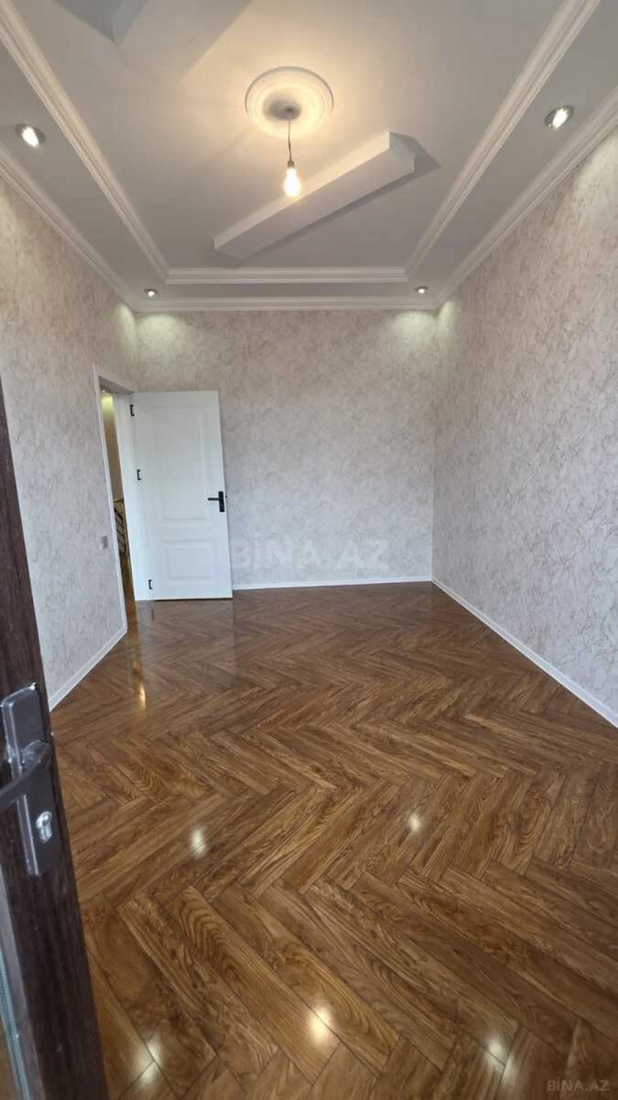 Satılır 6 otaqlı həyət evi 230 m²