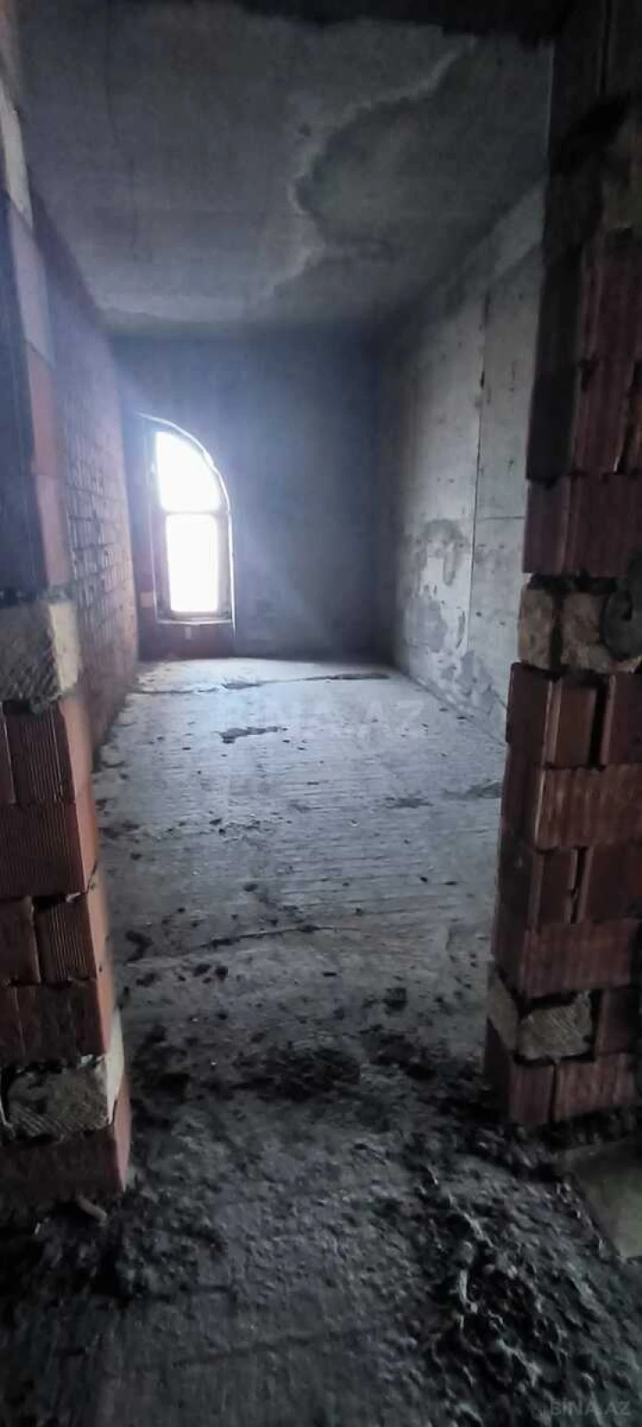 Satılır 3 otaqlı mənzil 145 m²