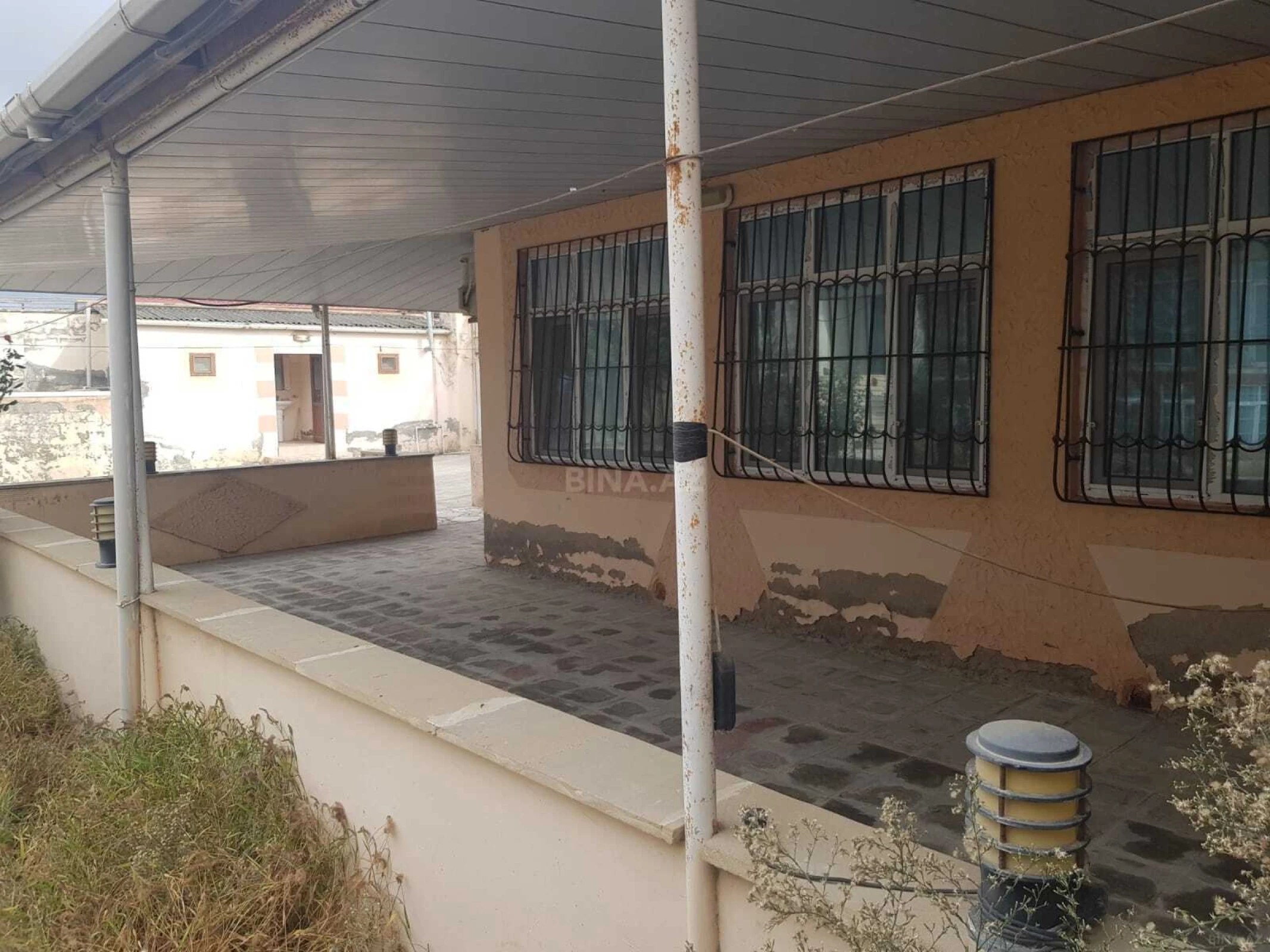 Satılır 9 otaqlı həyət evi 450 m²