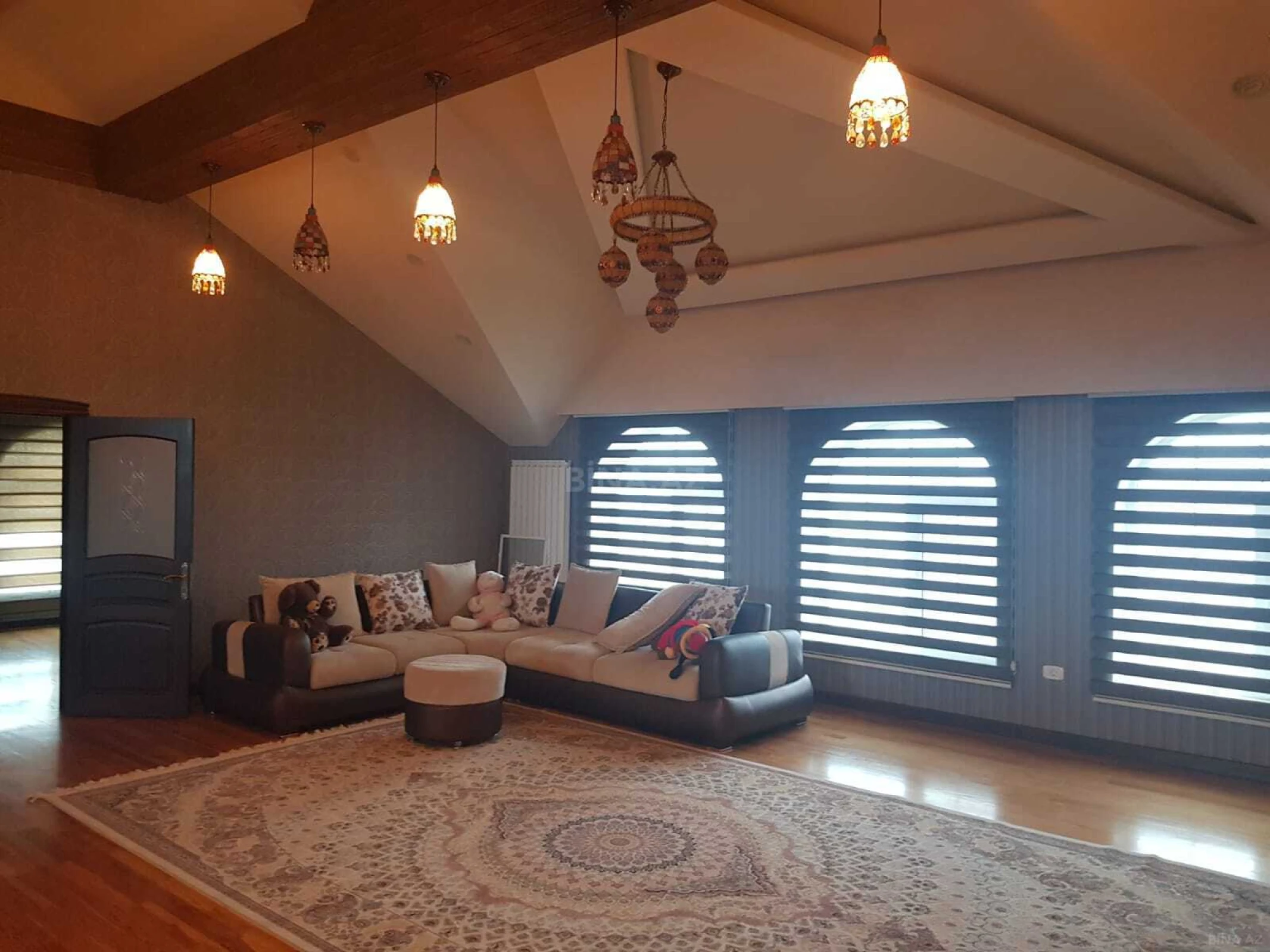 Satılır 9 otaqlı həyət evi 450 m²