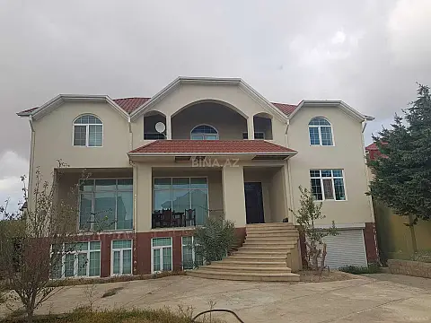 Satılır 9 otaqlı həyət evi 450 m²