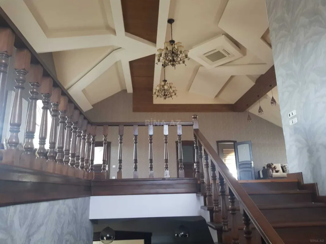 Satılır 9 otaqlı həyət evi 450 m²