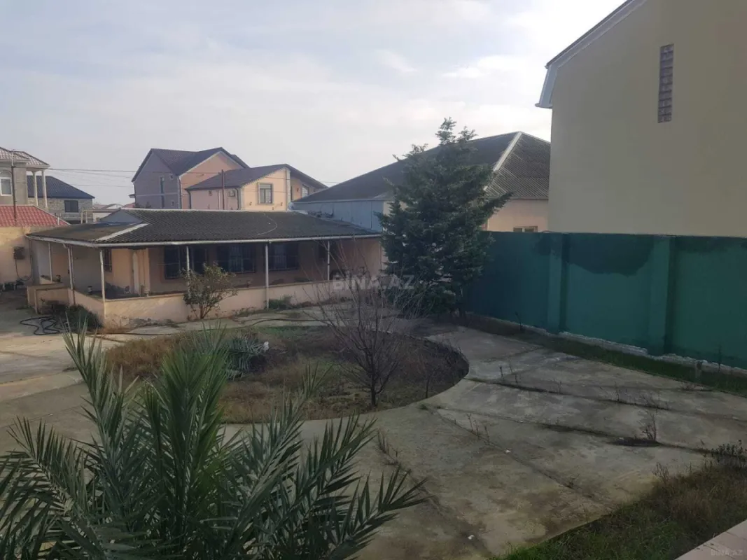 Satılır 9 otaqlı həyət evi 450 m²