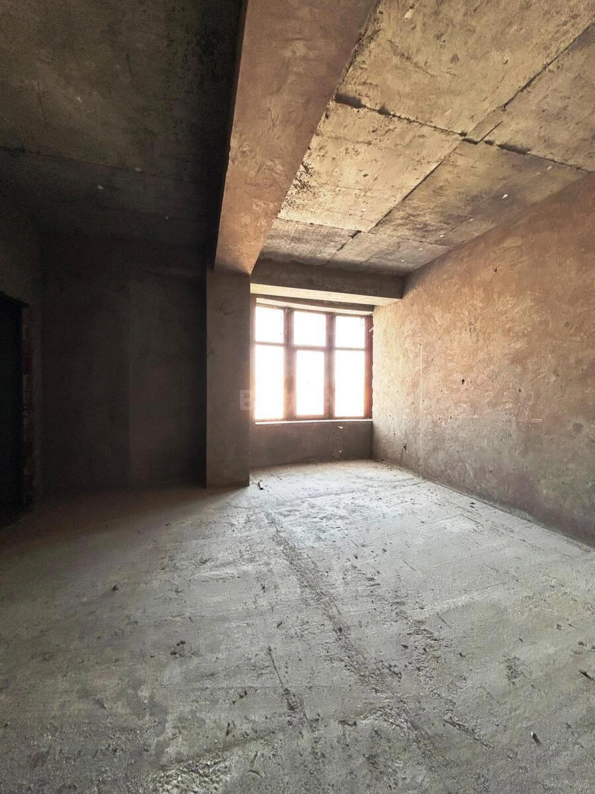 Satılır 4 otaqlı mənzil 230 m²