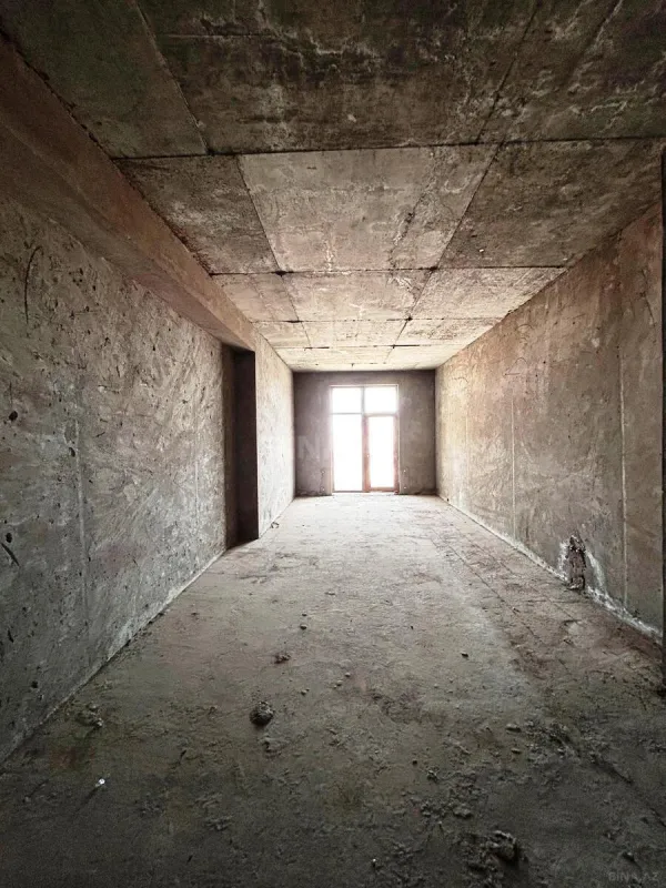 Satılır 4 otaqlı mənzil 230 m²