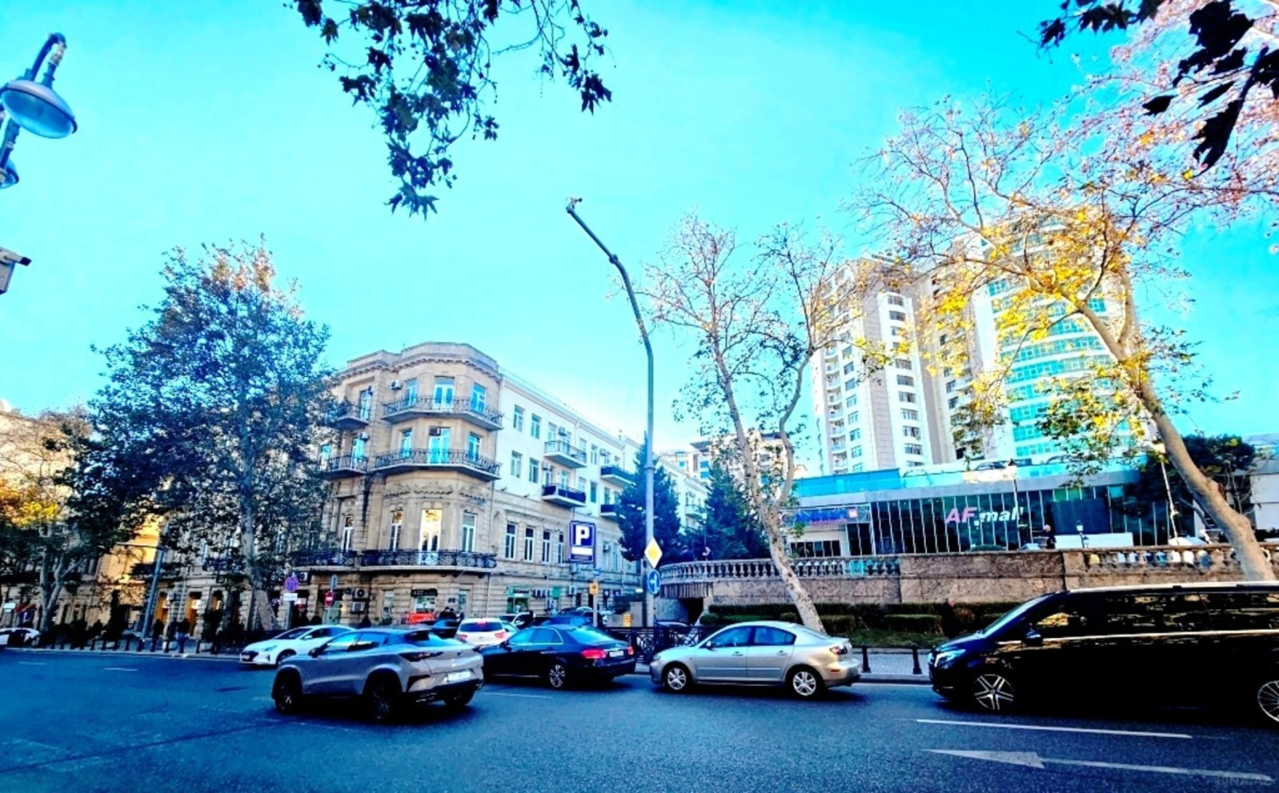 Satılır 4 otaqlı mənzil 230 m²