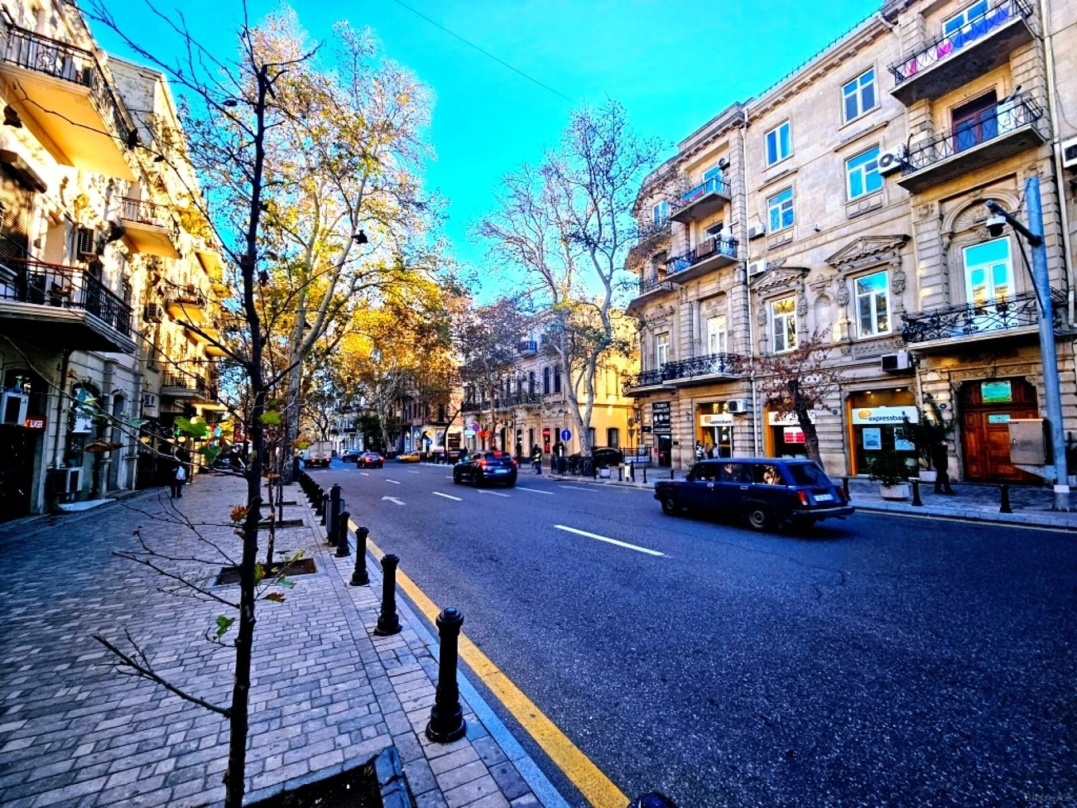 Satılır 4 otaqlı mənzil 230 m²