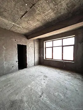 Satılır 4 otaqlı mənzil 230 m²