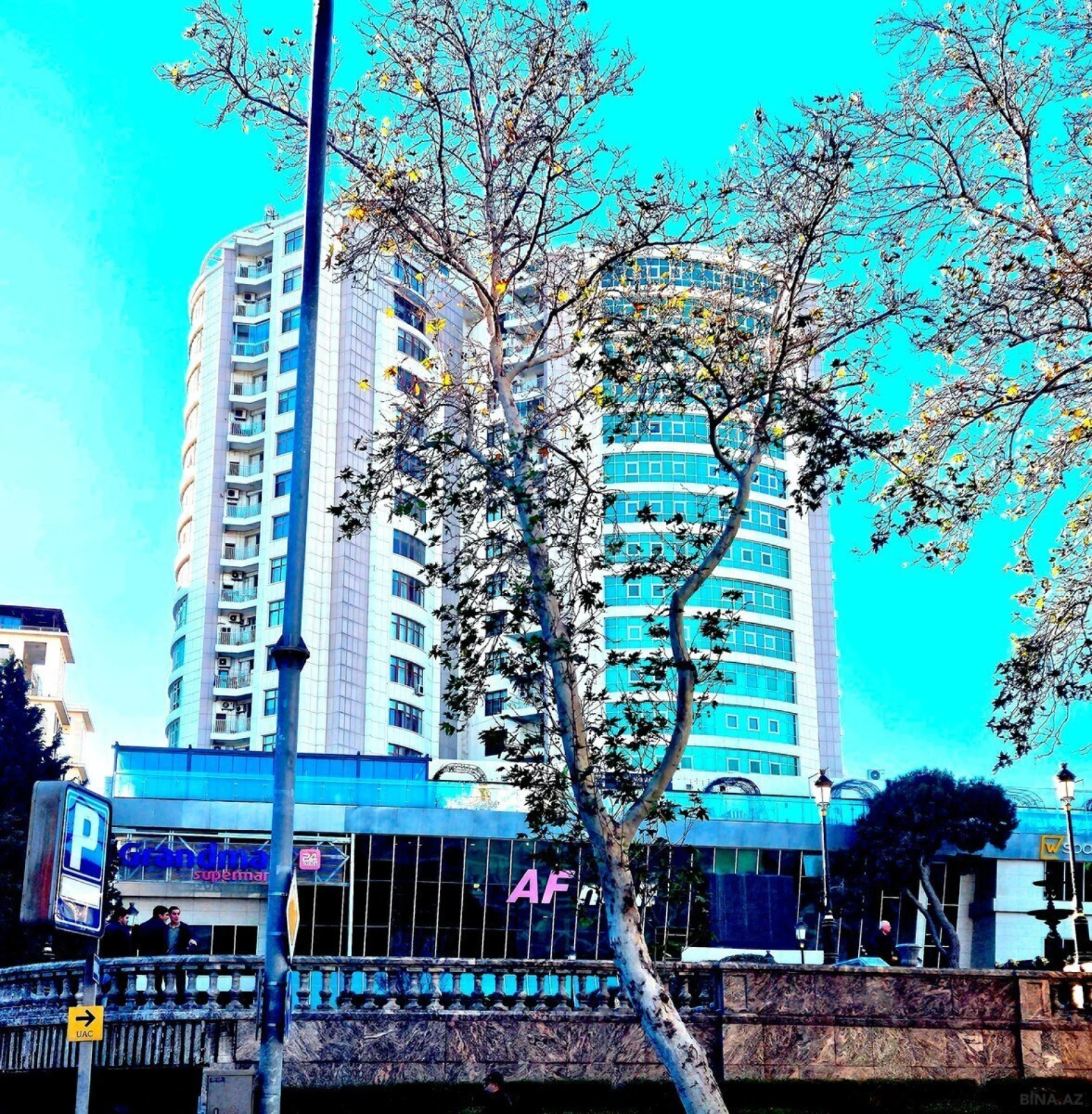 Satılır 4 otaqlı mənzil 230 m²