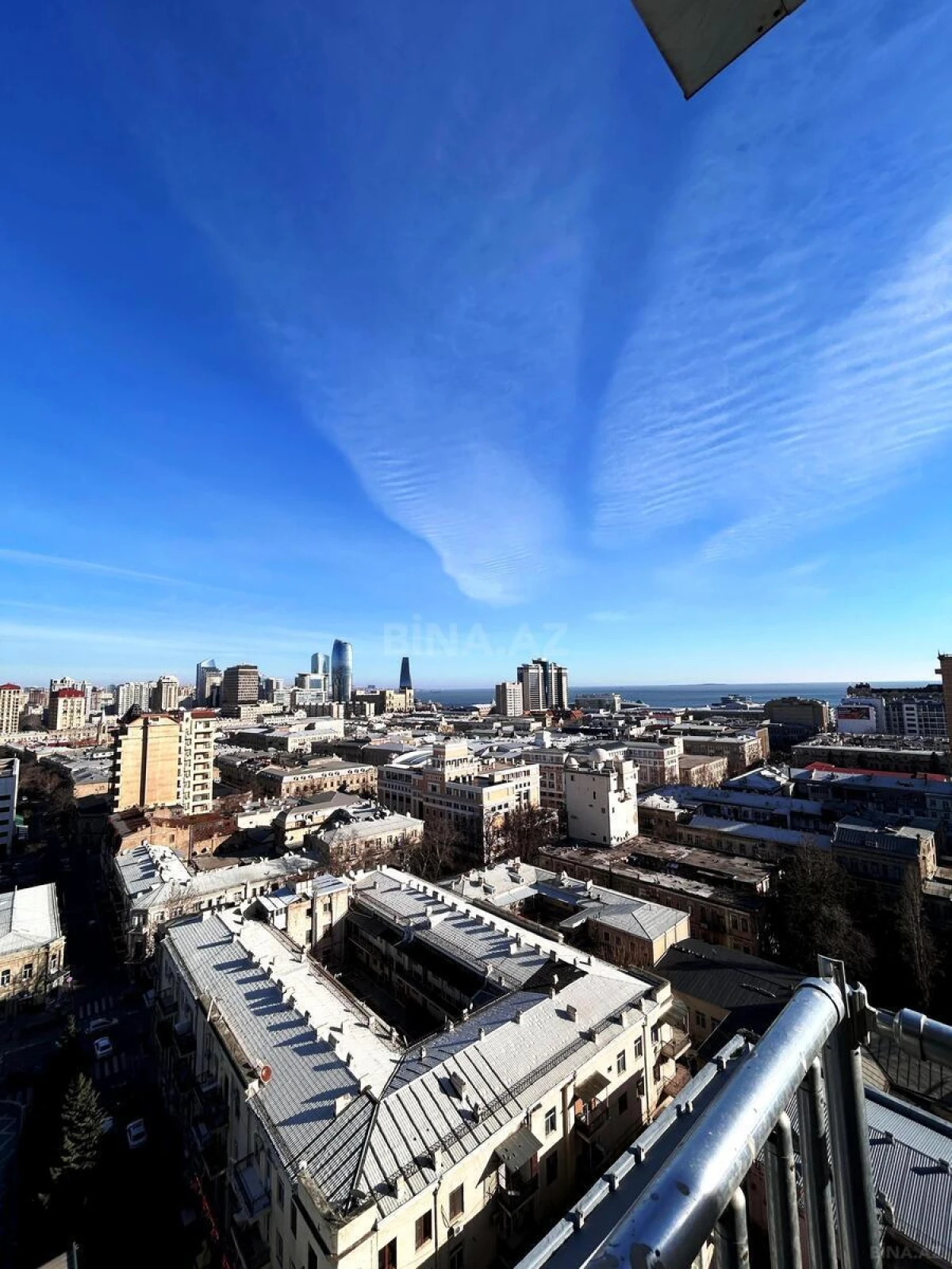 Satılır 4 otaqlı mənzil 230 m²