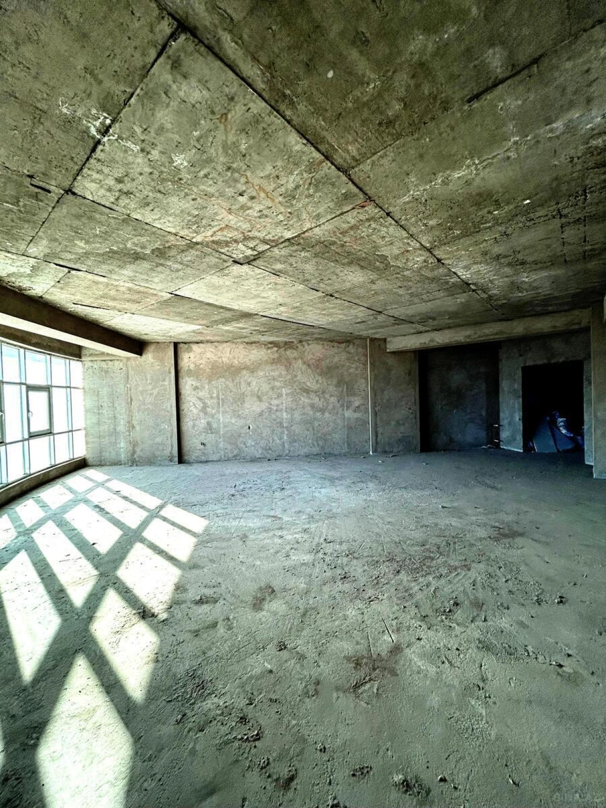 Satılır 4 otaqlı mənzil 230 m²