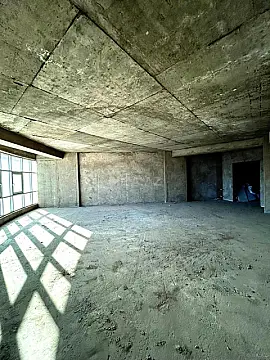 Satılır 4 otaqlı mənzil 230 m²