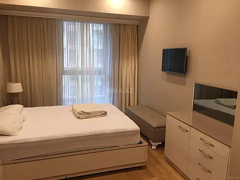 Kirayə verilir 2 otaqlı mənzil 84 m²