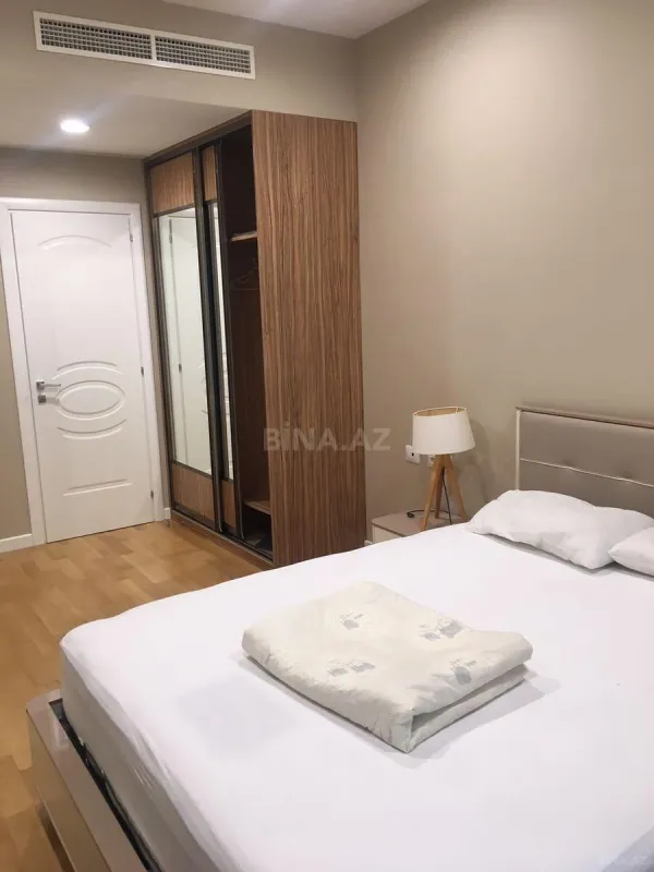 Kirayə verilir 2 otaqlı mənzil 84 m²