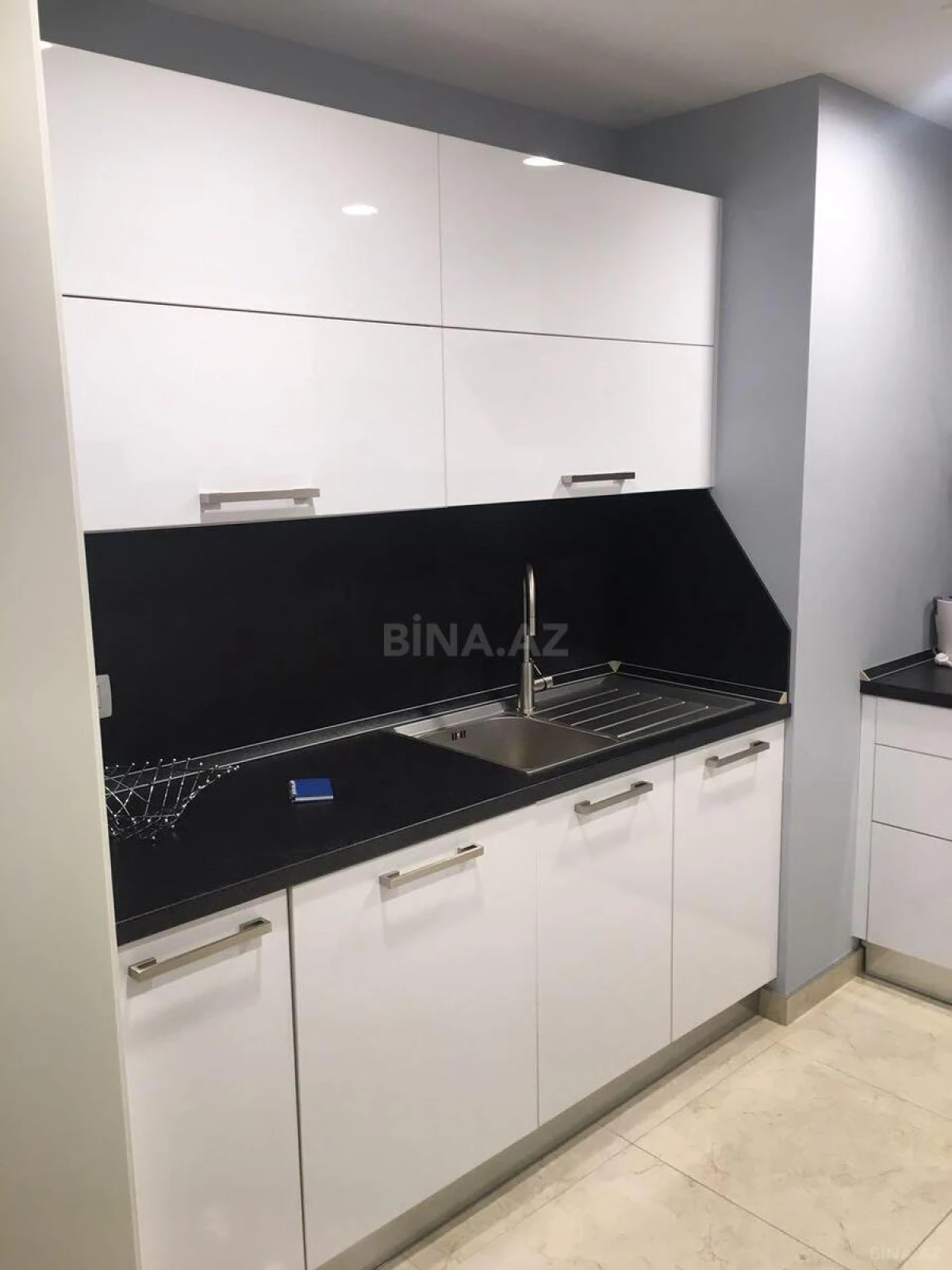 Kirayə verilir 2 otaqlı mənzil 84 m²