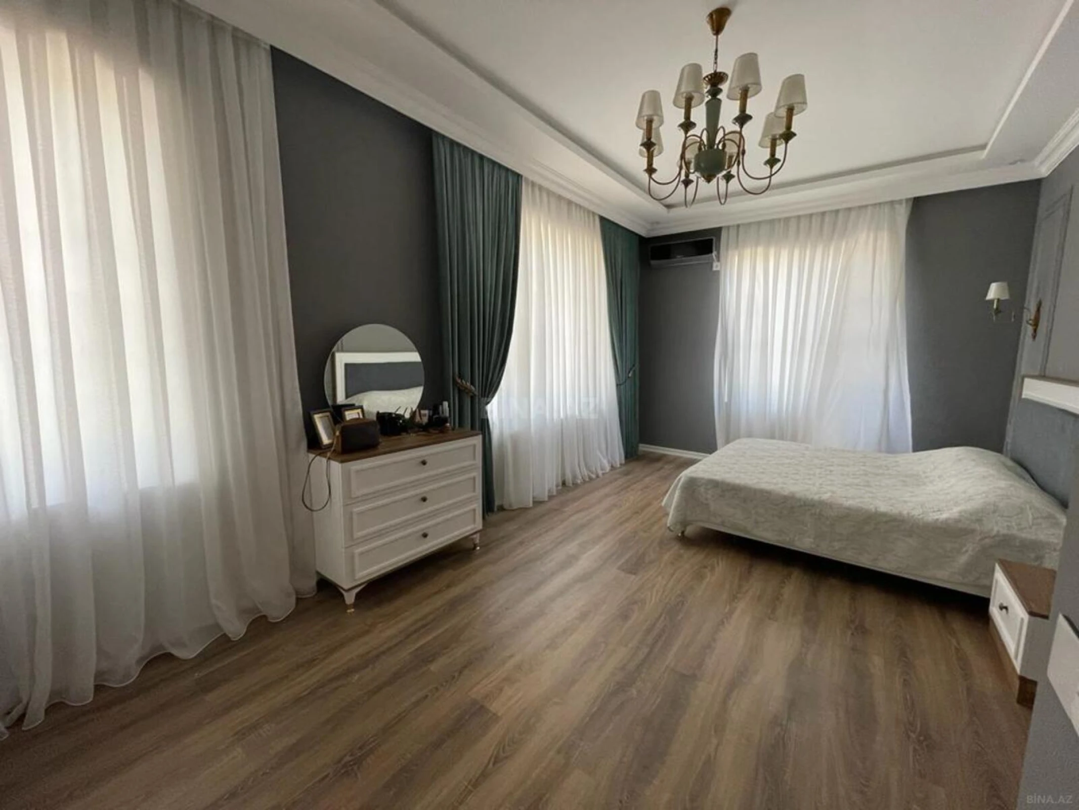 Satılır 5 otaqlı həyət evi 275 m²