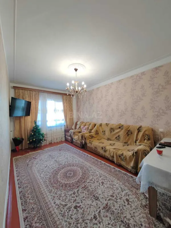 Satılır 4 otaqlı mənzil 100 m²