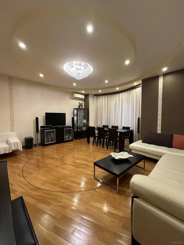 Satılır 4 otaqlı mənzil 150 m²