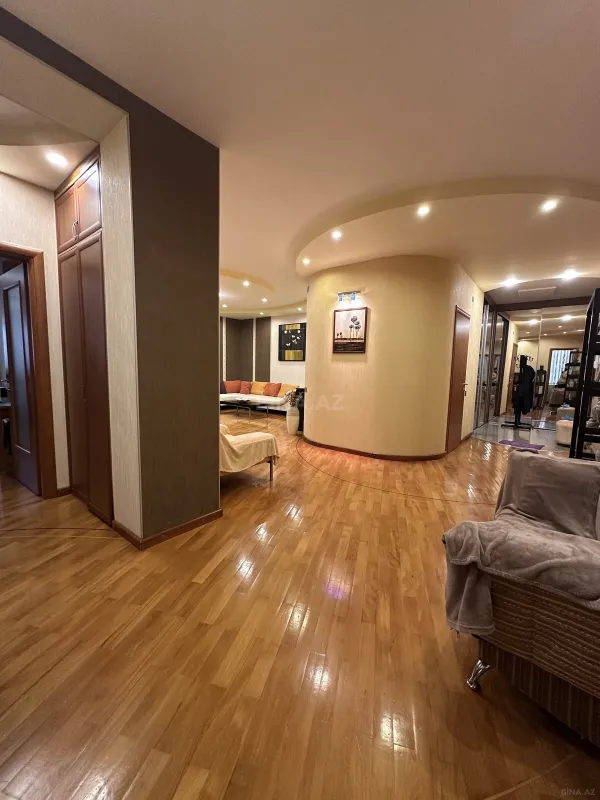 Satılır 4 otaqlı mənzil 150 m²