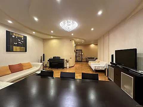 Satılır 4 otaqlı mənzil 150 m²