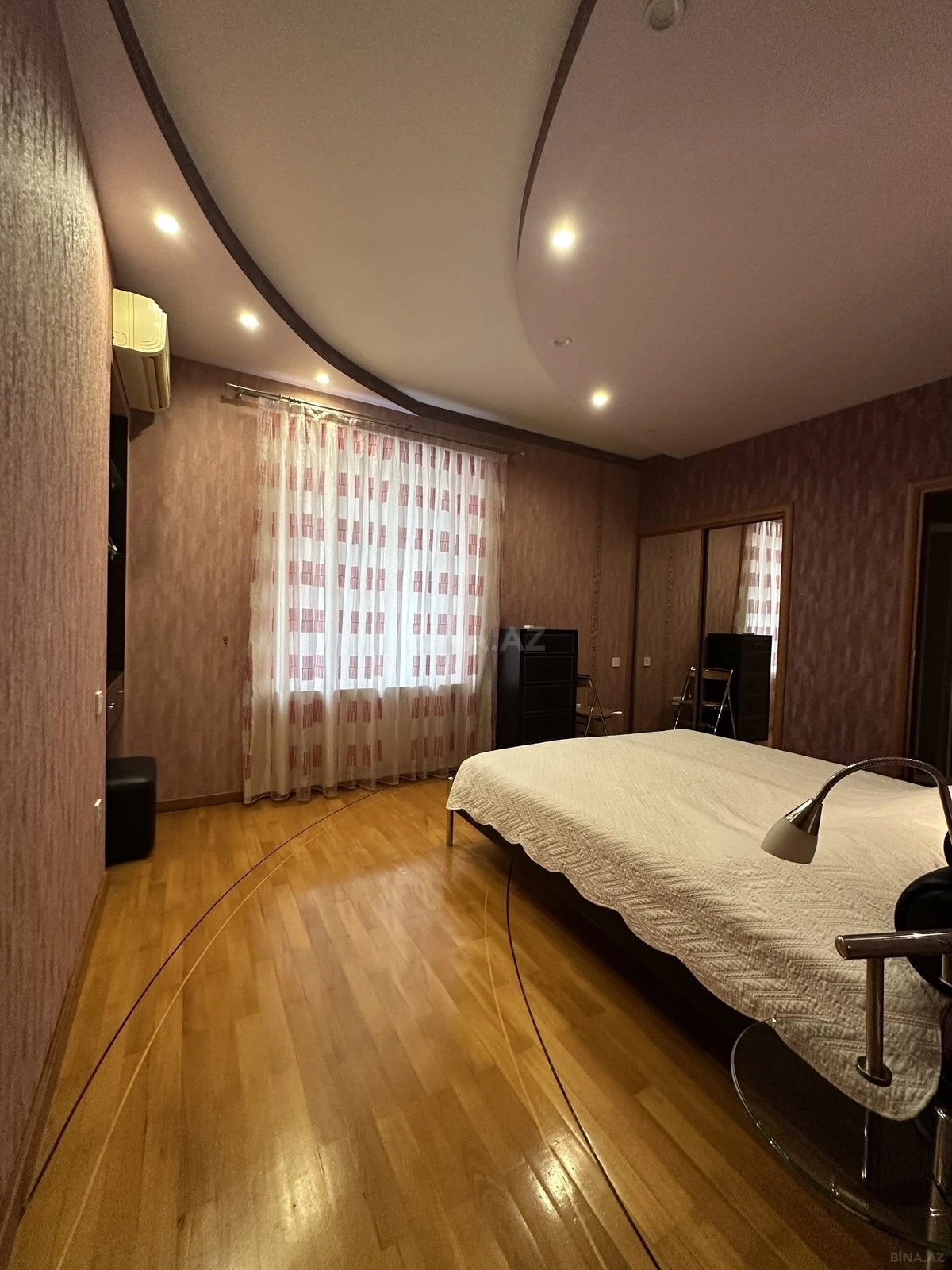 Satılır 4 otaqlı mənzil 150 m²