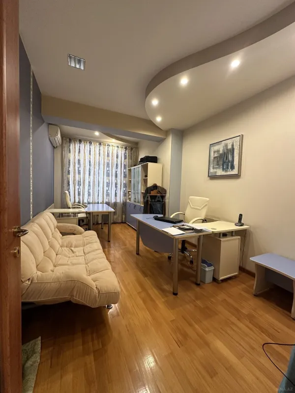Satılır 4 otaqlı mənzil 150 m²