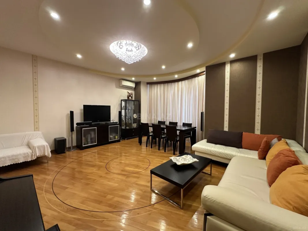 Satılır 4 otaqlı mənzil 150 m²