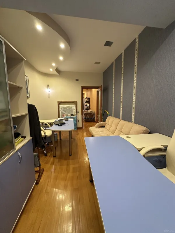 Satılır 4 otaqlı mənzil 150 m²