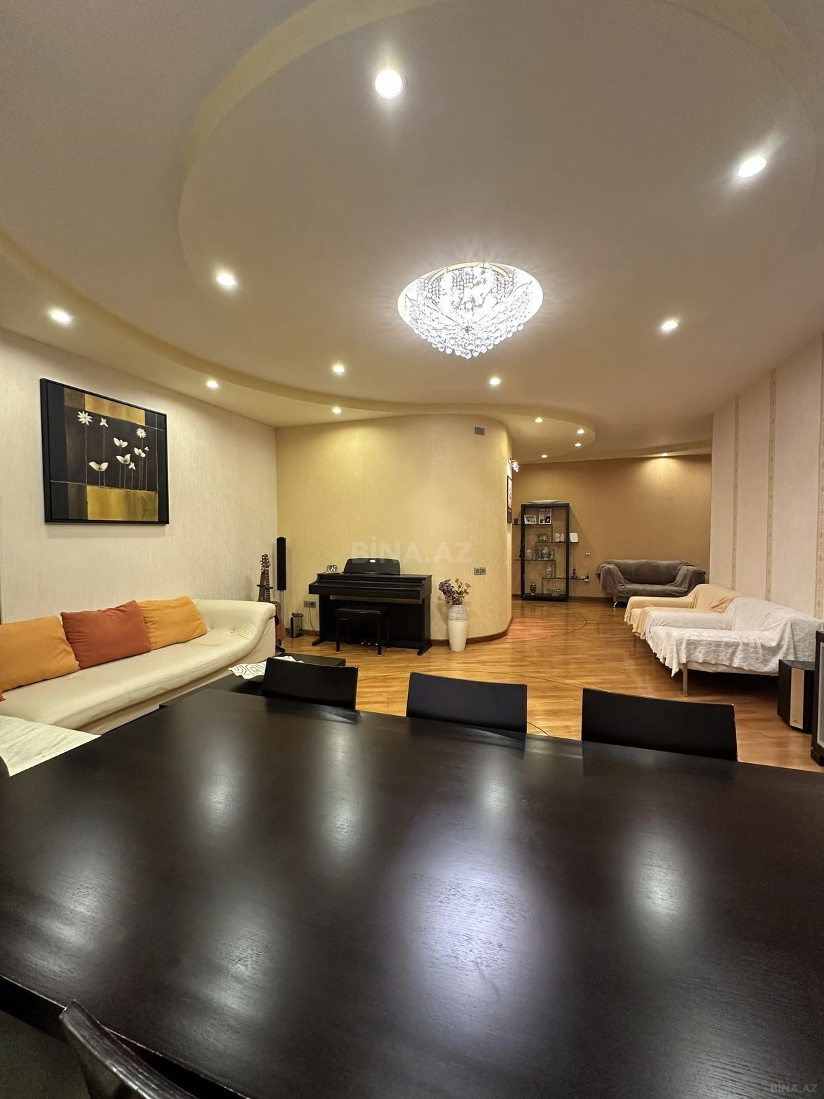 Satılır 4 otaqlı mənzil 150 m²