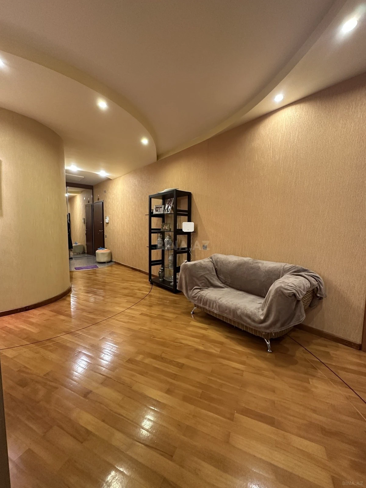 Satılır 4 otaqlı mənzil 150 m²