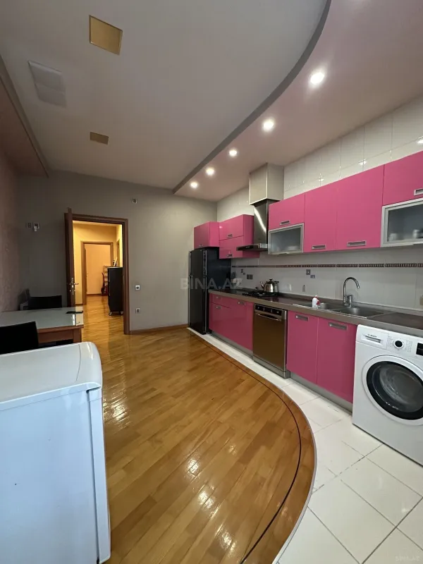 Satılır 4 otaqlı mənzil 150 m²