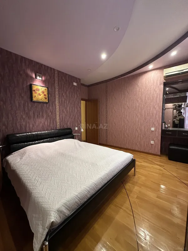 Satılır 4 otaqlı mənzil 150 m²