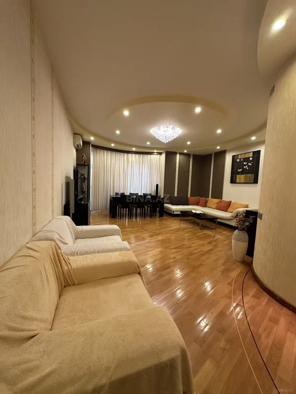 Satılır 4 otaqlı mənzil 150 m²