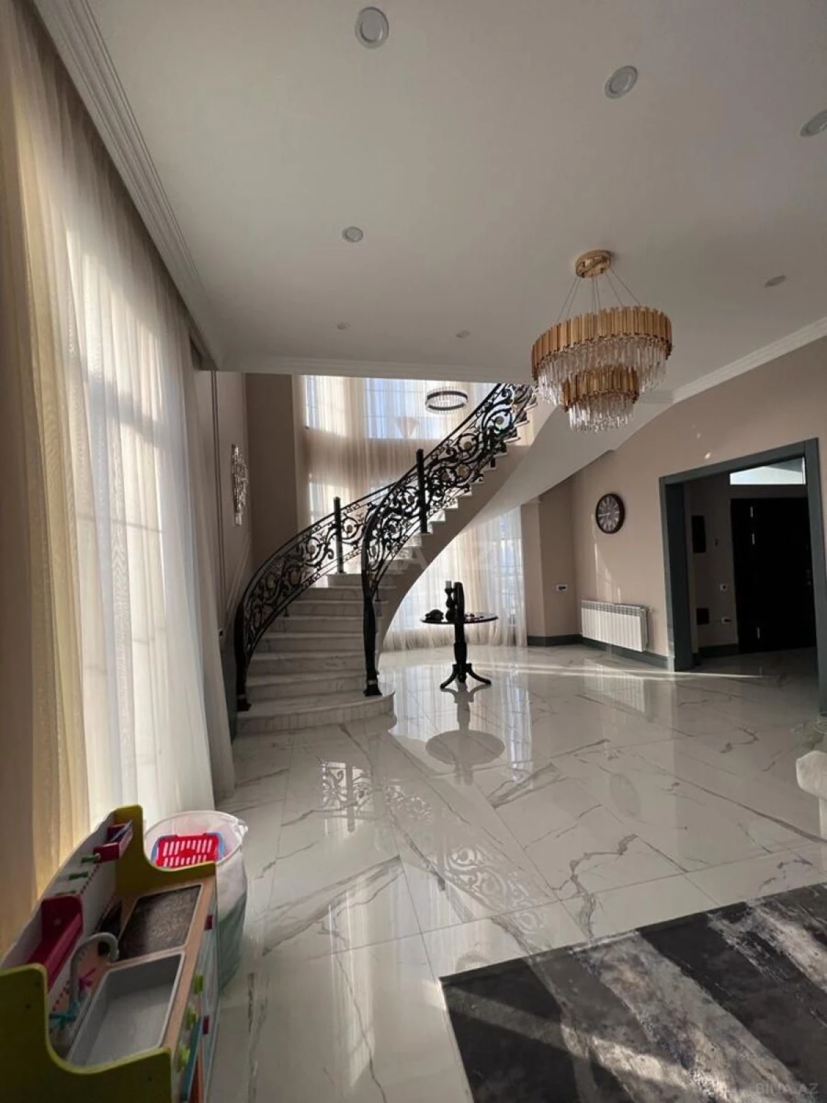 Kirayə verilir 5 otaqlı həyət evi 400 m²