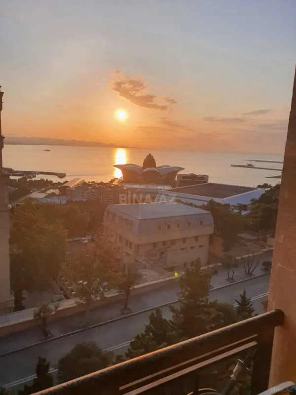 Satılır 3 otaqlı mənzil 100 m²