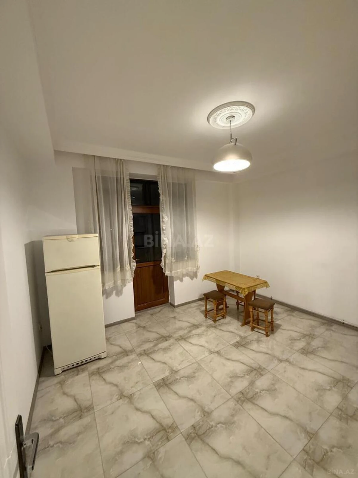 Kirayə verilir 3 otaqlı mənzil 110 m²