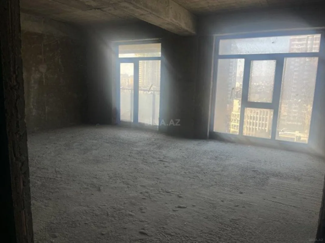 Satılır 3 otaqlı mənzil 190 m²