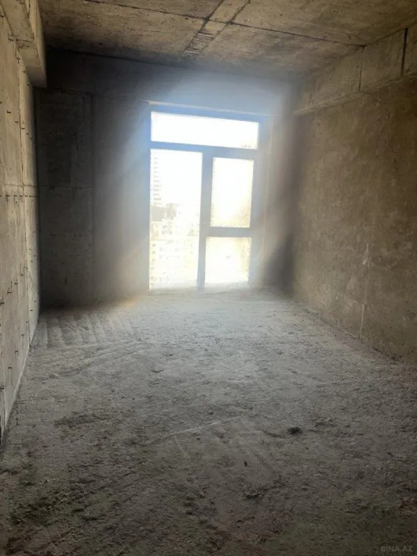 Satılır 3 otaqlı mənzil 190 m²