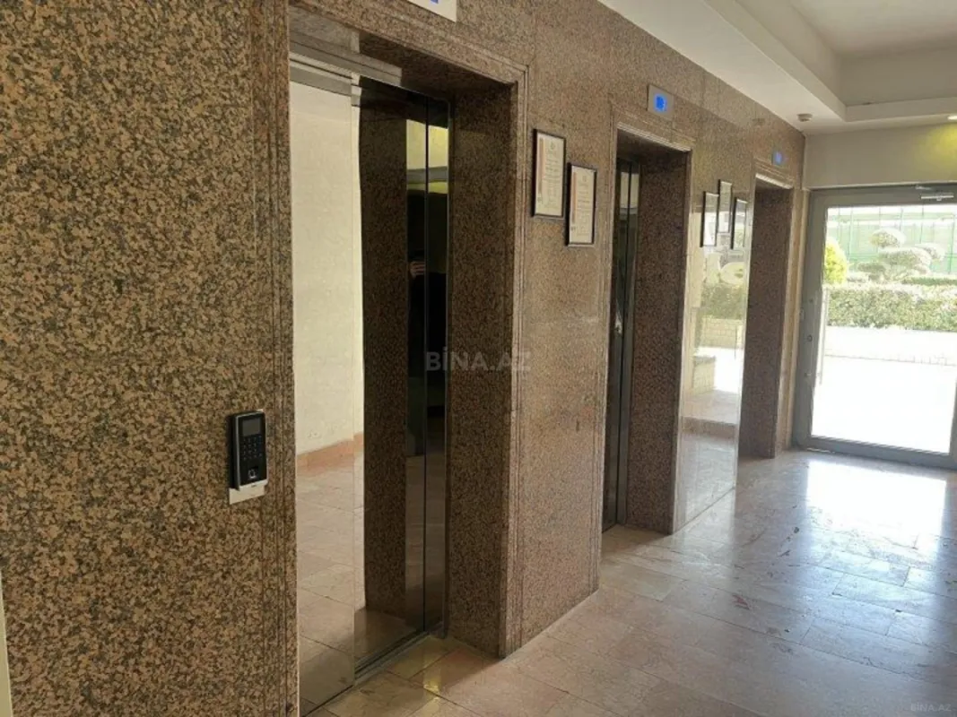 Satılır 3 otaqlı mənzil 190 m²