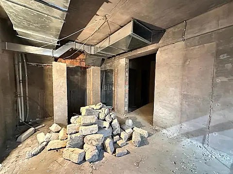 Satılır obyekt 430 m²