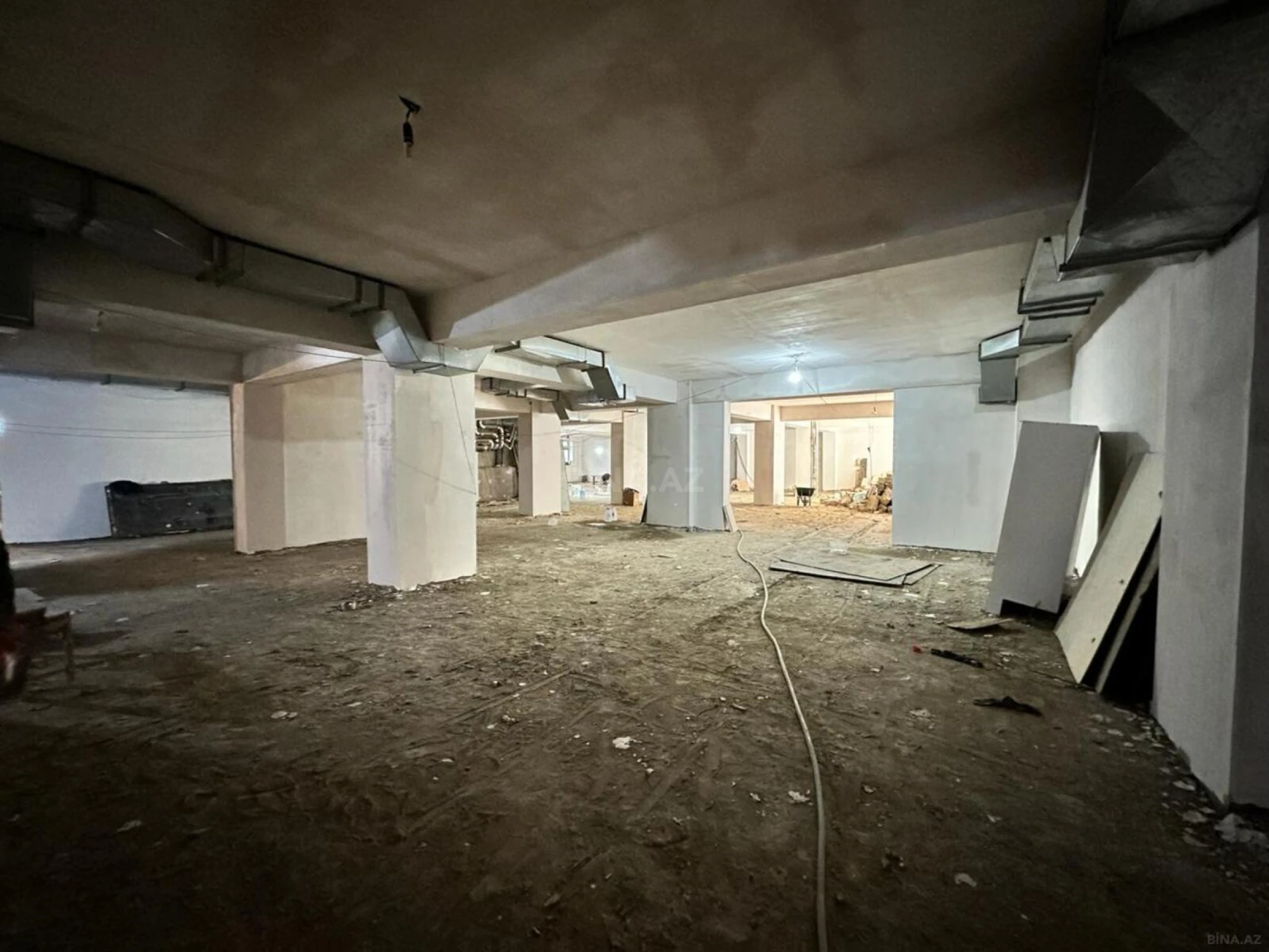 Satılır obyekt 430 m²