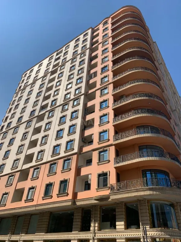 Satılır obyekt 430 m²