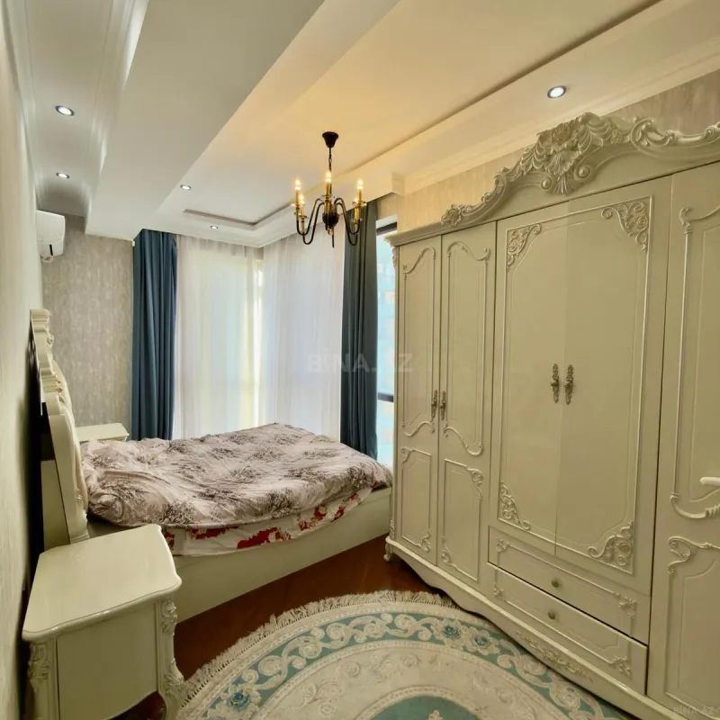 Satılır 3 otaqlı mənzil 117 m²