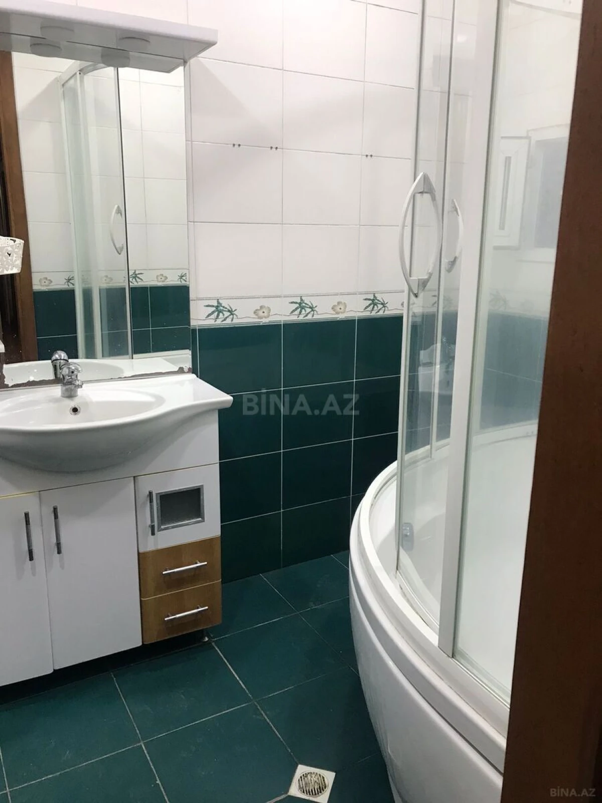 Kirayə verilir 3 otaqlı mənzil 130 m²