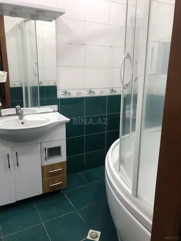 Kirayə verilir 3 otaqlı mənzil 130 m²