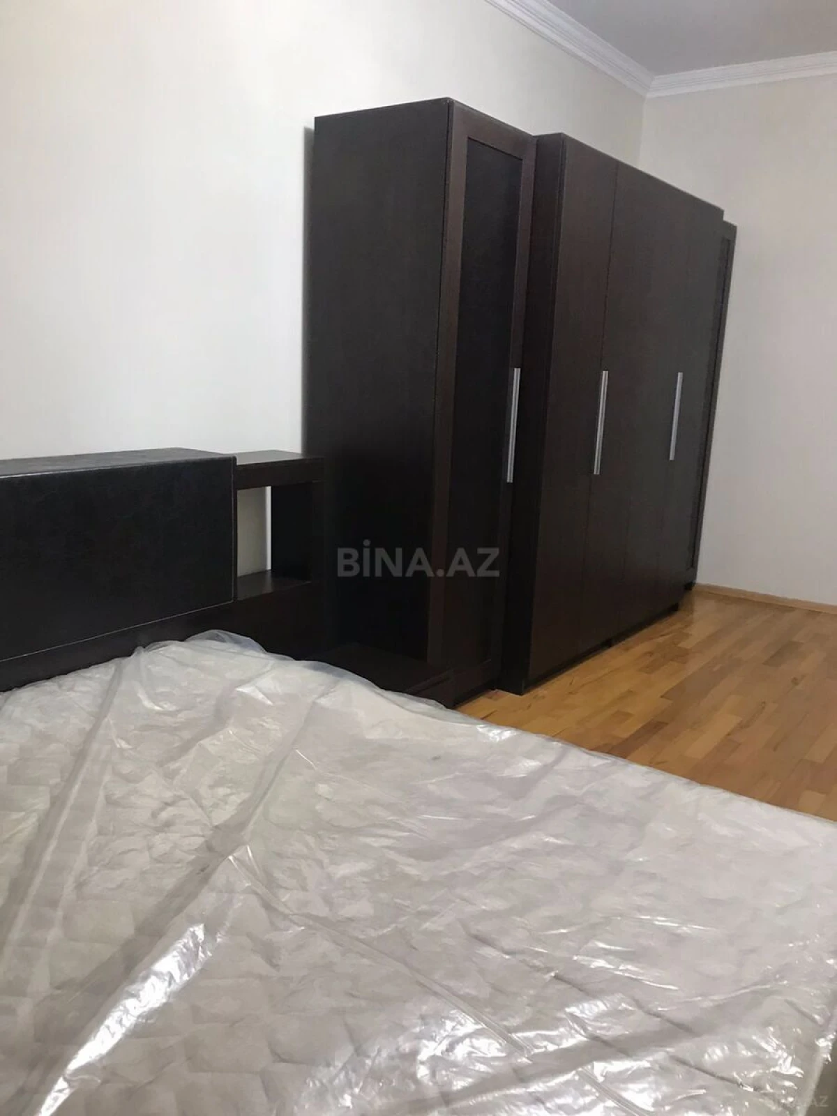 Kirayə verilir 3 otaqlı mənzil 130 m²