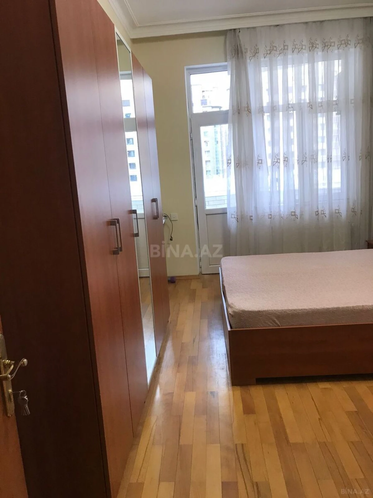Kirayə verilir 3 otaqlı mənzil 130 m²