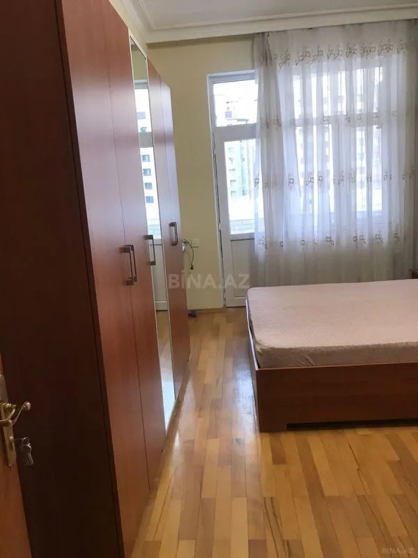 Kirayə verilir 3 otaqlı mənzil 130 m²