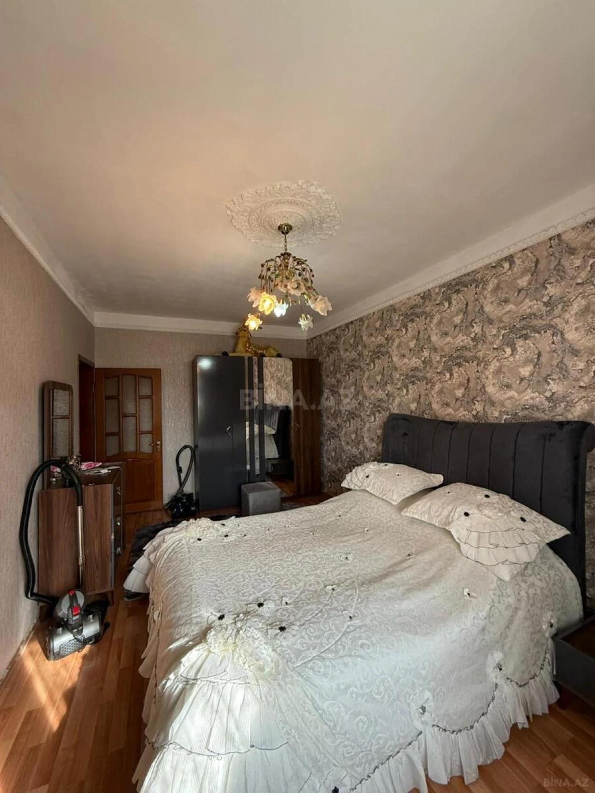 Satılır 5 otaqlı mənzil 120 m²