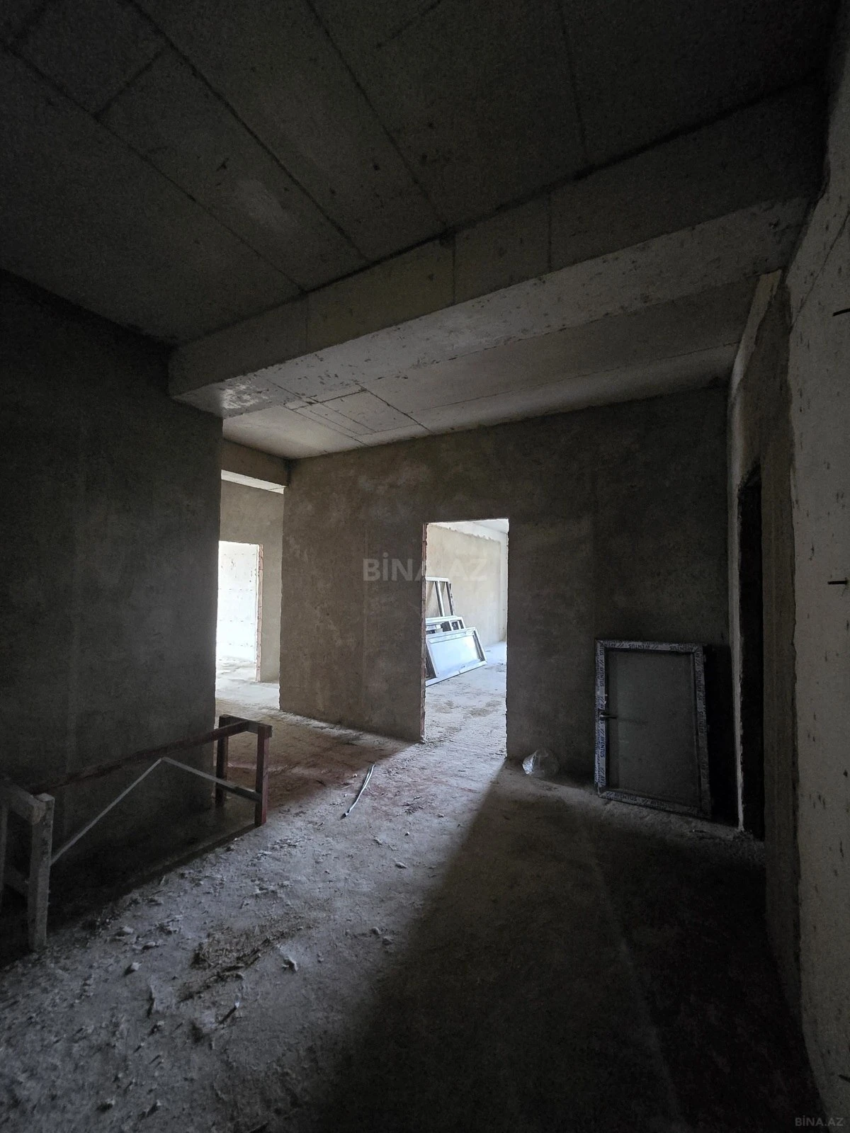 Satılır 4 otaqlı mənzil 196 m²